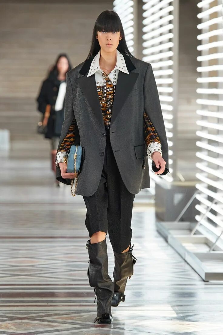 Показ louis vuitton. Показ louis vuitton. Louis vuitton показ 2021. Показ луи витон 2024 винтер. Показ мод луи виттон 2022.
