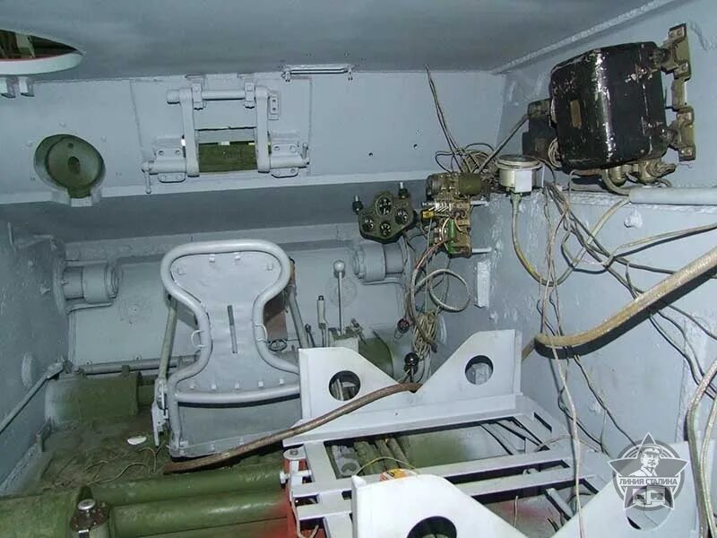 Танк кв 2 внутри. Башня кв 2 изнутри. Приборы наблюдения танка кв-1с. Внутри башни кв 1. Танк кв 1 внутри.