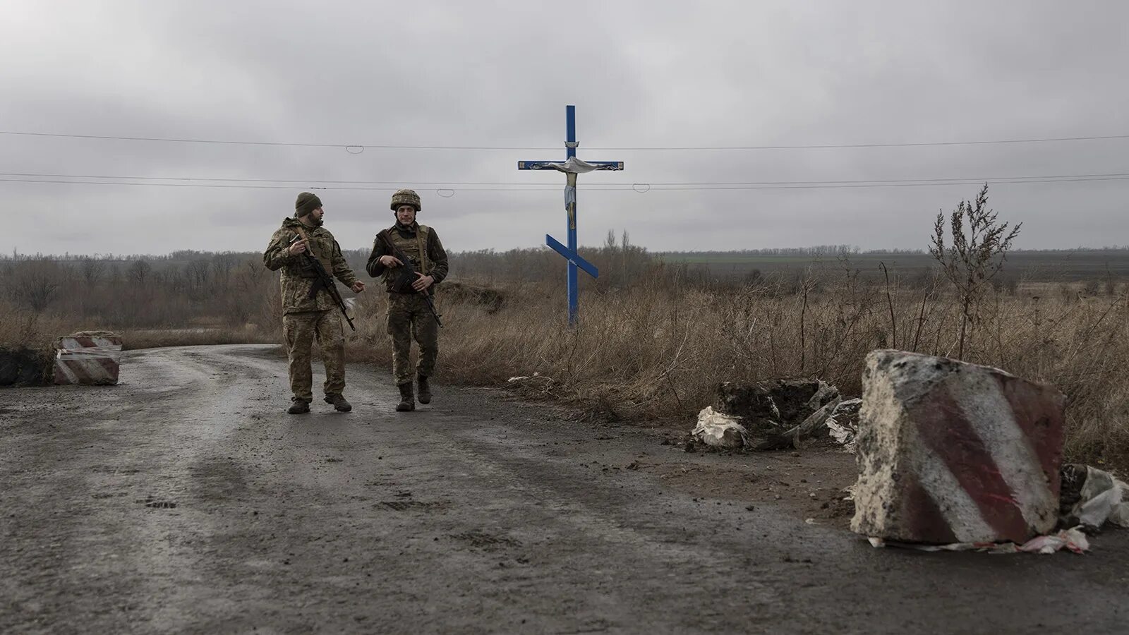 Обмен телами погибших украина. Село Невельское в Донбассе. Украинцы военные.