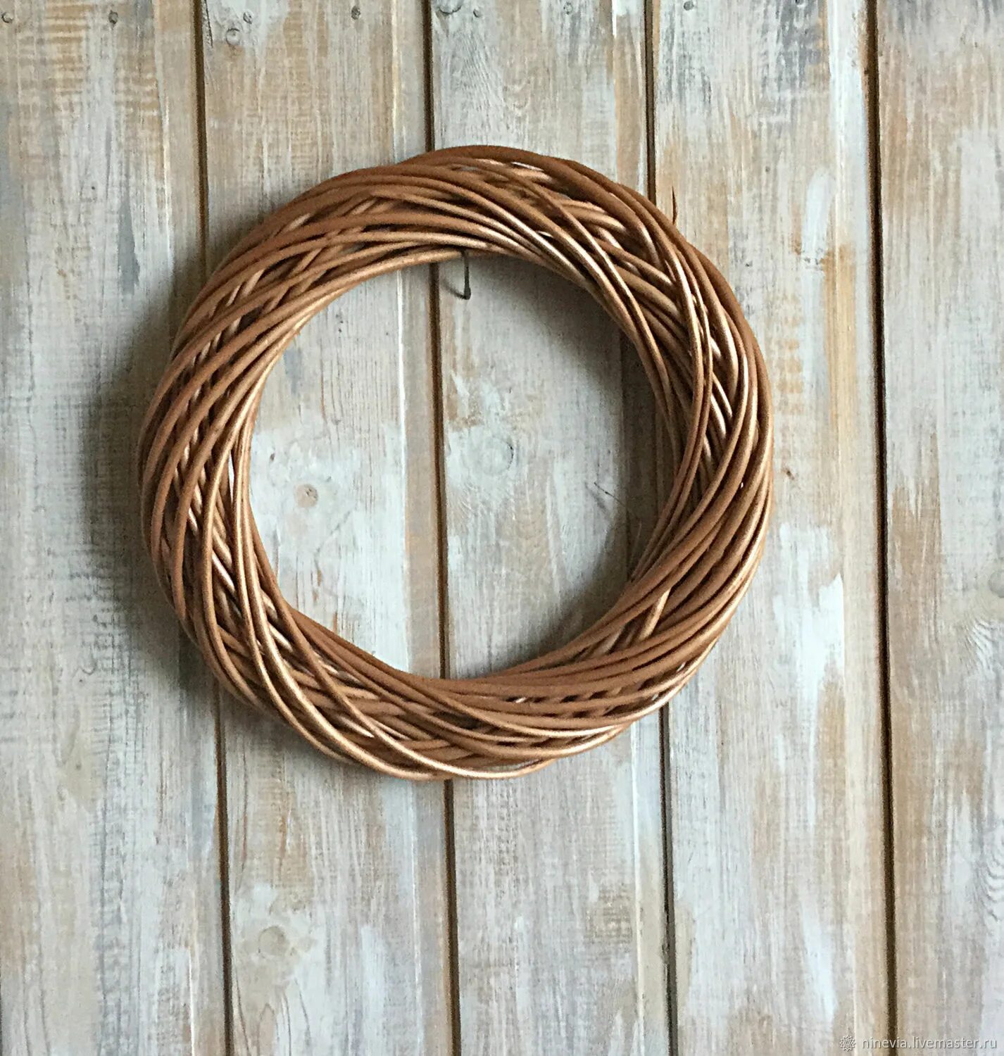 Основа для венка. Венок на березе. Заготовка для венка. Основа для венка. Венок из прутьев.