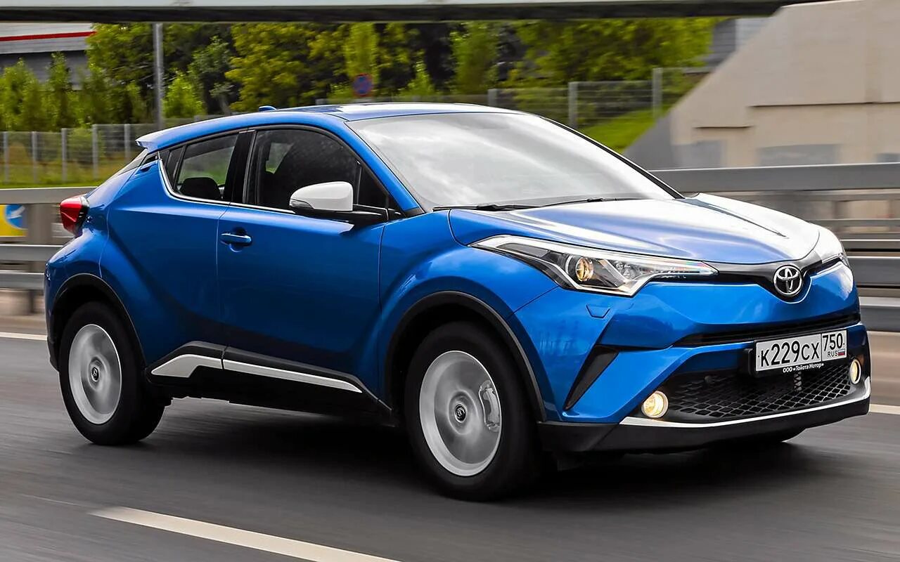 Кроссовер тойота цена. Toyota c-HR. Тойота паркетник Chr. Toyota Chr в Японии. Тойота кроссовер c-HR.