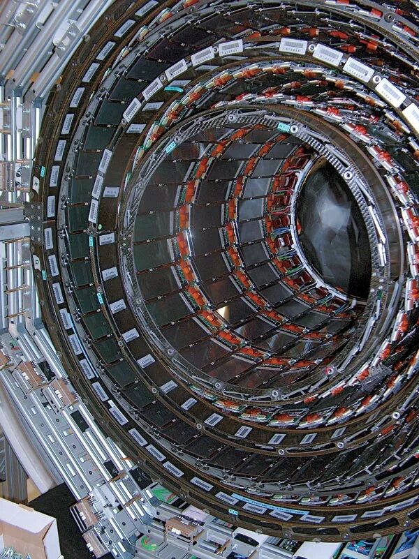 Ускоритель атомных частиц. Адронный коллайдер. Коллайдер адронный коллайдер. Коллайдер в Женеве. Тэватрон коллайдер.