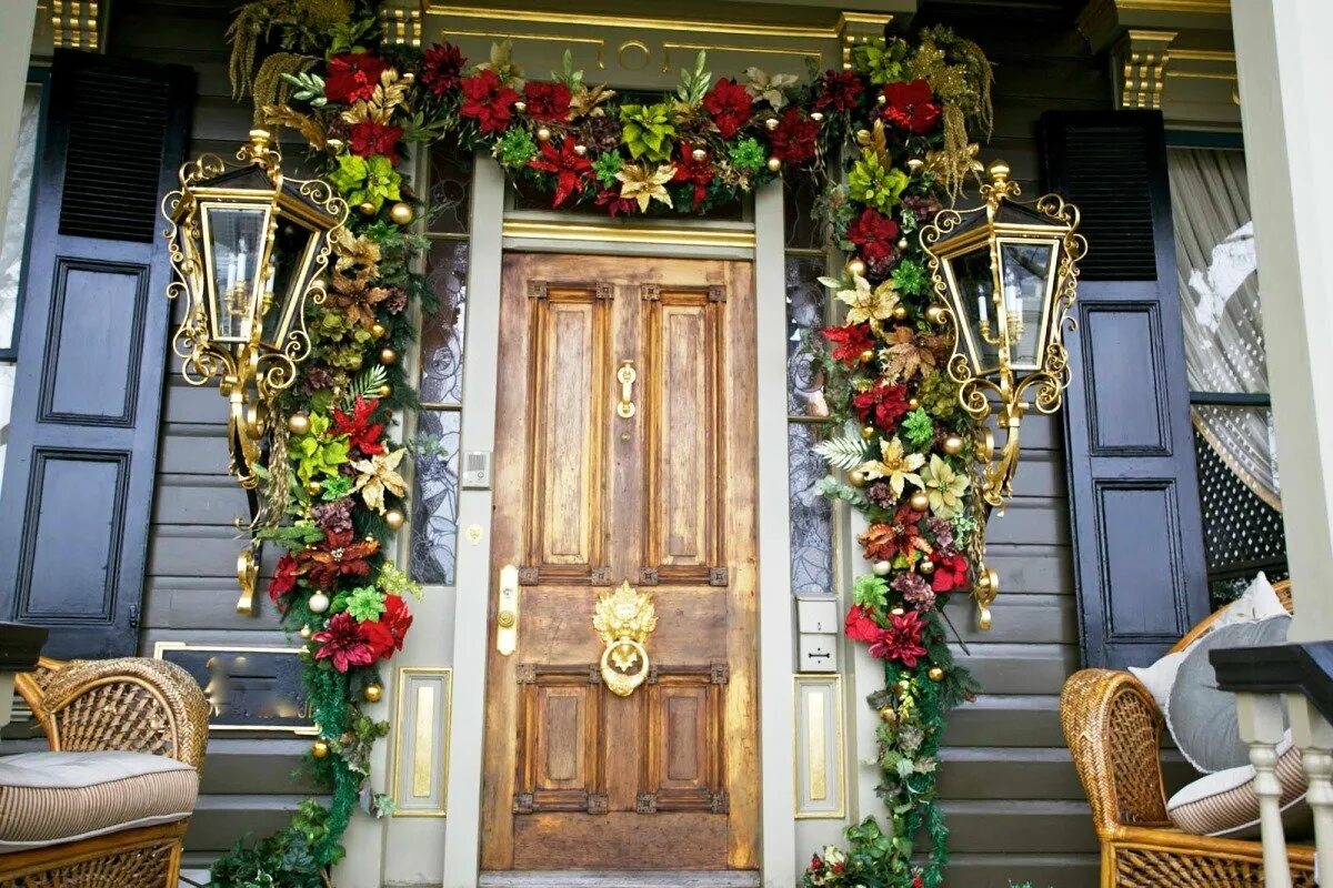 Украшаем жилье. Новогоднее украшение входной группы. Украшение фасада дома. Новогоднее украшение на дверь. Украшение входной двери.
