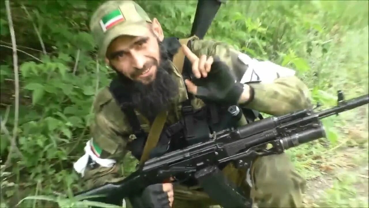 Реальный бой спецназа на украине. На спецназовца объявили охоту зачистка. На спецназовца объявили охоту зачистка. Чеченский спецназ на украине. Молодые военные которые погибли.