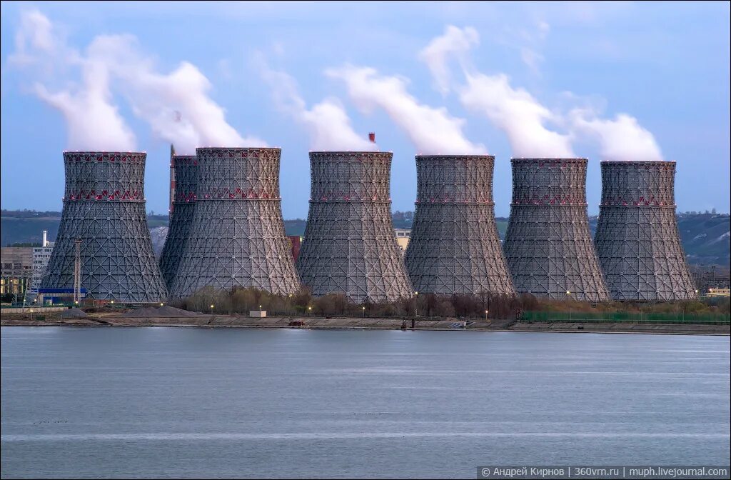 градирня промышленная. охладитель аэс. охлаждение электростанции. схема атомной электростанции. ростовская аэс градирни.