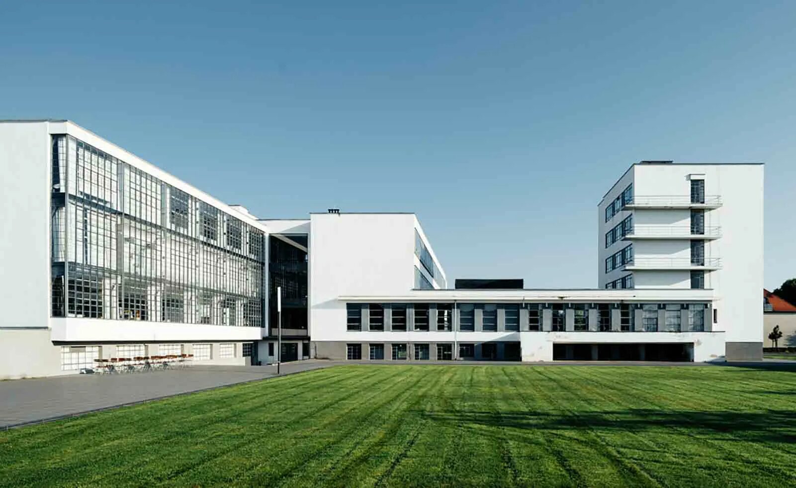 School building. Вальтер Гропиус архитектура Баухауз. Здание Баухауса в Дессау. Школа Баухауз в Дессау. Здание Баухауса в Дессау Вальтер Гропиус, 1926 год.