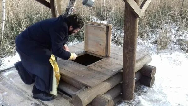 Православный родник. Фото православные Родники. В Нугуше Родник осветили.