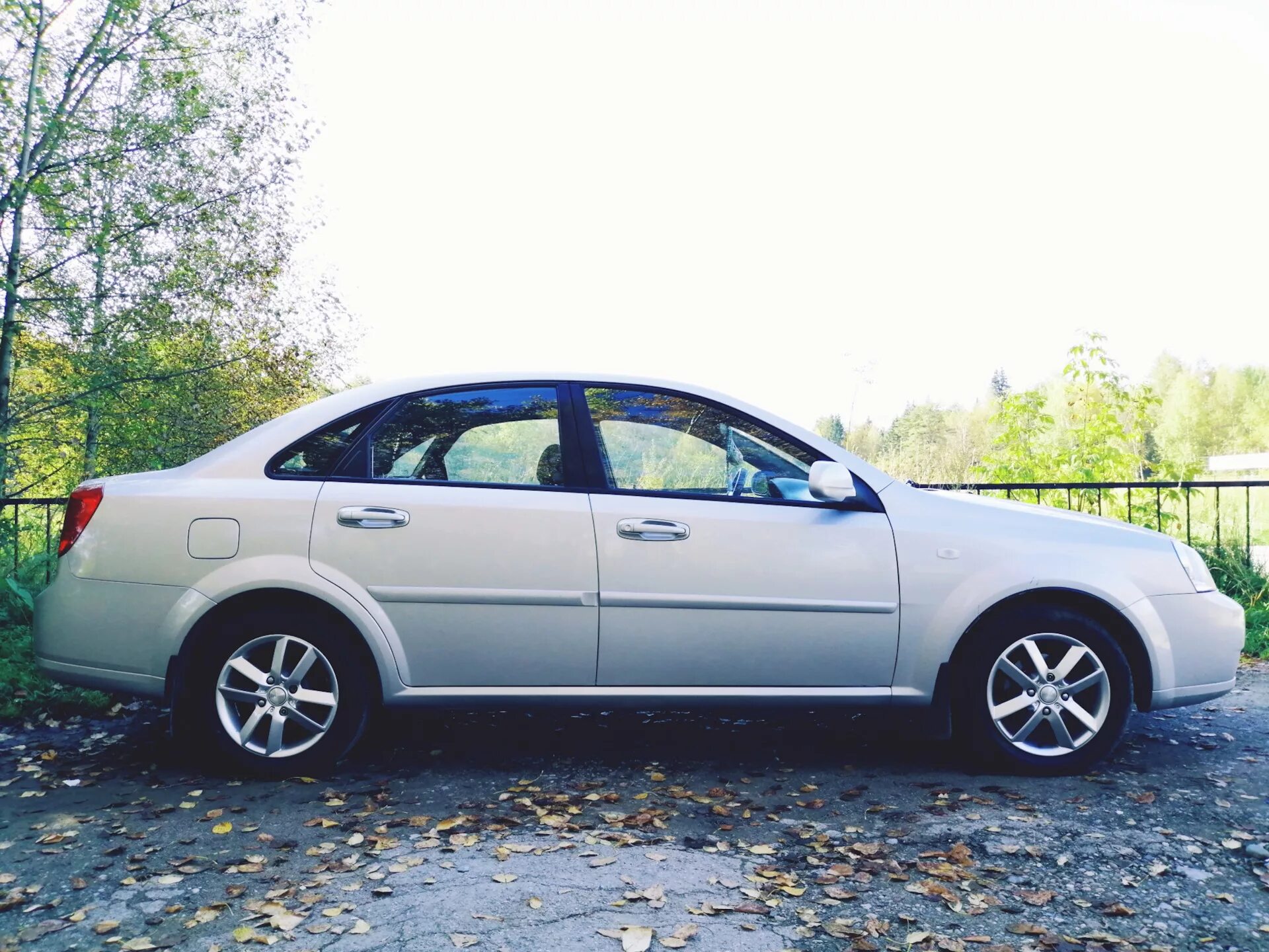 Диски шевроле лачетти r15 размер. Колесные диски лачетти. Колеса шевроле лачетти r15. Лачетти хэтчбек r17. Лачетти седан с дисками r15 skad самурай.