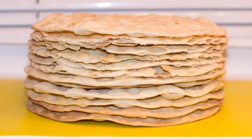 Коржи для наполеона. Торт наполеон пломбир. Торт наполеон коржи рецепт. Коржи слоеные для торта. Коржи на сковороде.