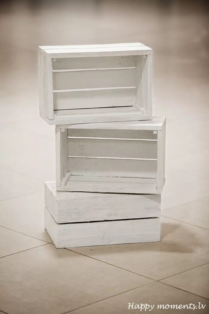 Белый деревянный ящик на белом фоне. Ящики белые деревянные. Ящик деревянный белый декоративный. Белый деревянный ящик. Белый деревянный ящик.