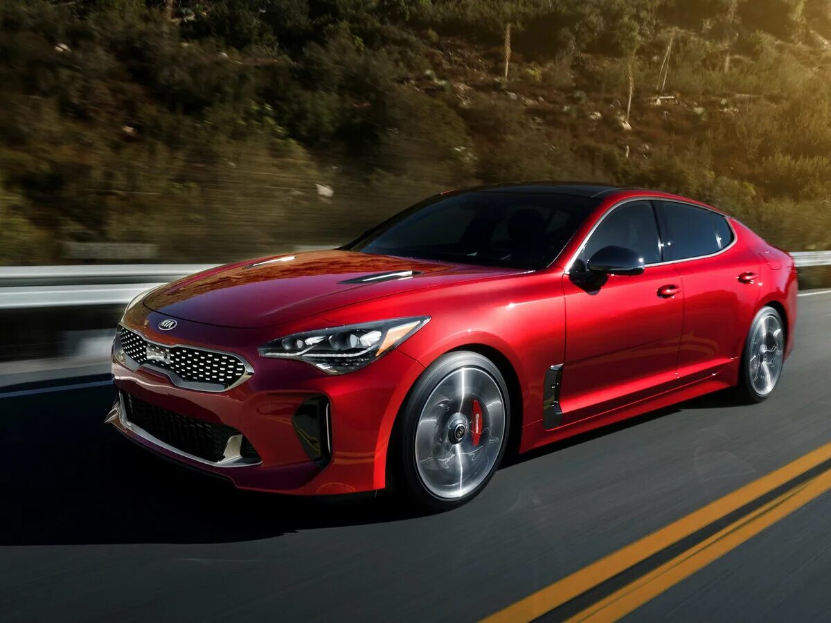 Киа стингер купить новый. Киа Стингер 2018. Kia Stinger gt 2018. Киа спортивная Стингер. Спортивный седан Киа Стингер.