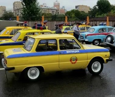 Желтая машина полиция