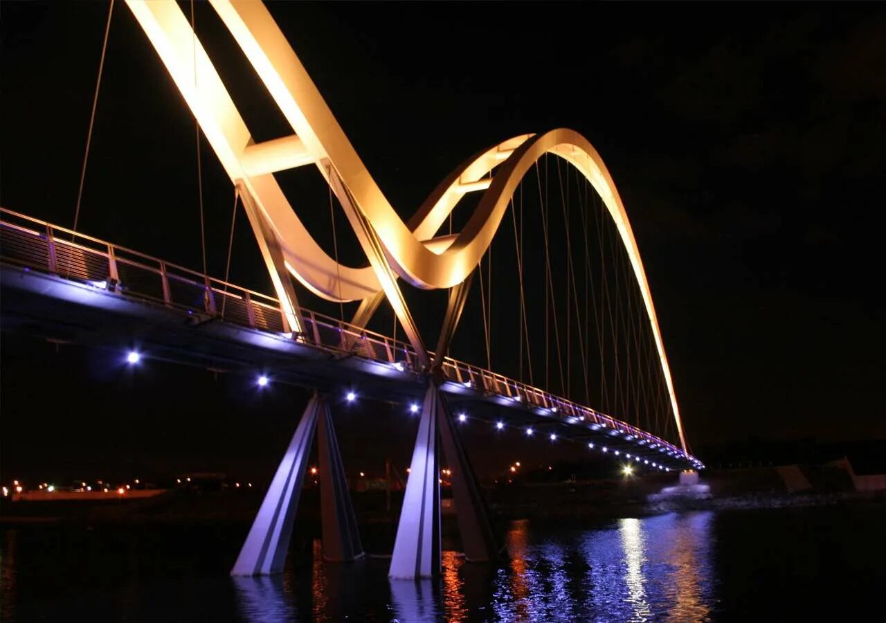 Резинка с моста как называется. Мост бесконечности (infinity bridge), стоктон-он-тис, англия. мост infinity bridge. стройка моста. мост миллениум ночью.