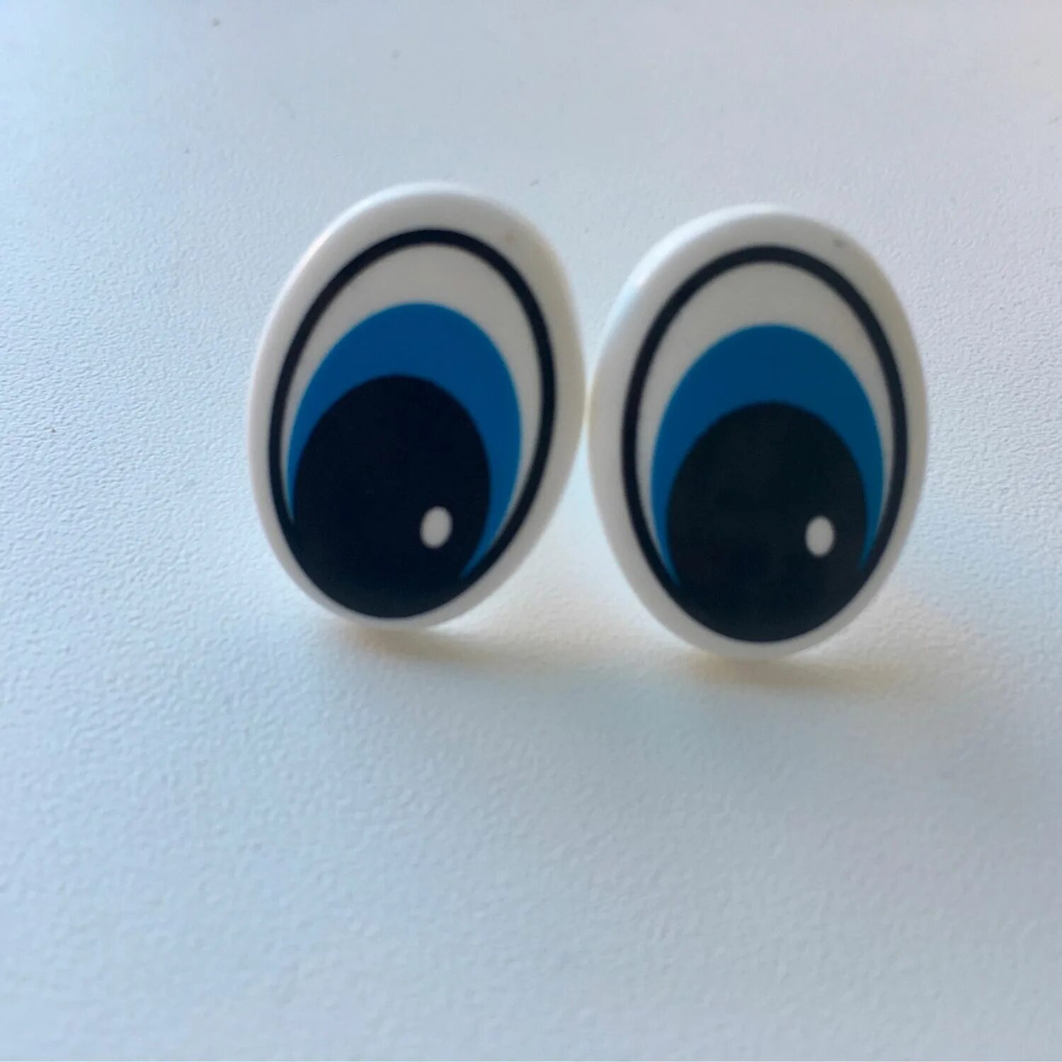 Винт глазок. Глазки винтовые 5 мм. Глаза винтовые голубые. Глазки винтовые для игрушек с ресницами. Глазки купить спб