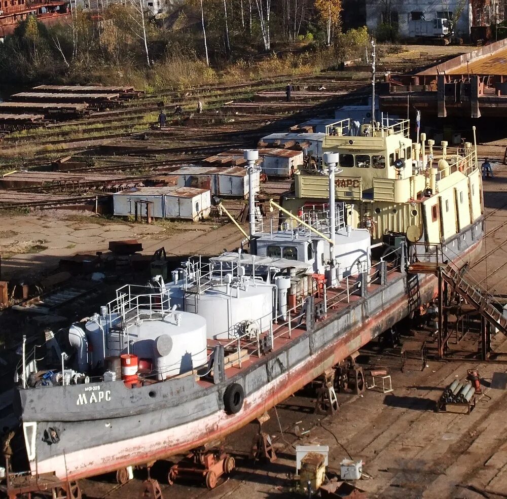 Судоверфь жигалово иркутская область. Ярославский судоремонтный завод. Рыболовный траулер адмиралтейские верфи. Судоверфь сокольское нижегородской области. Судоверфь поморский коч.