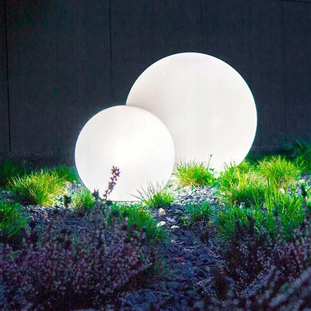 Уличные фонари шары. Светящиеся шары для сада. Световые шары для ландшафта. Светильники шары уличные. Садовые светильники шары.