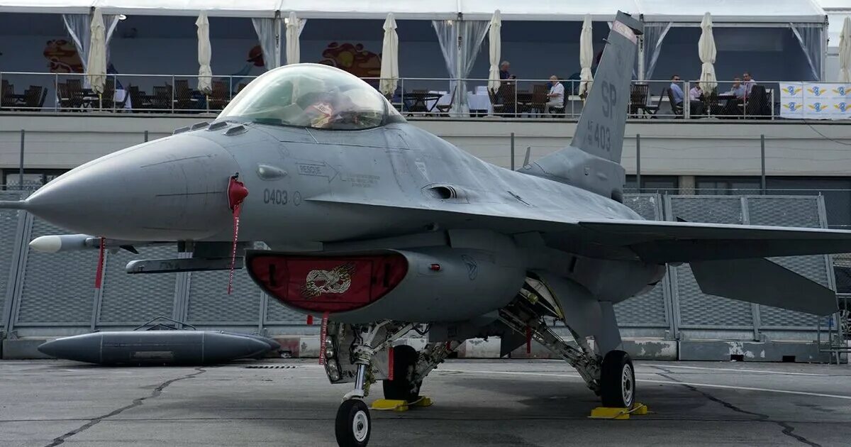 Украинский f 16. F-16 ввс. F-16 сша. Украинский f 16. F-16 для украины.