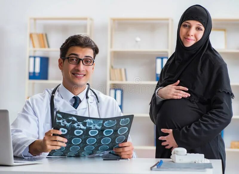 Мусульманка врач. Врач мусульманин. Медики мусульмане. Мусульманские врачи женщины.