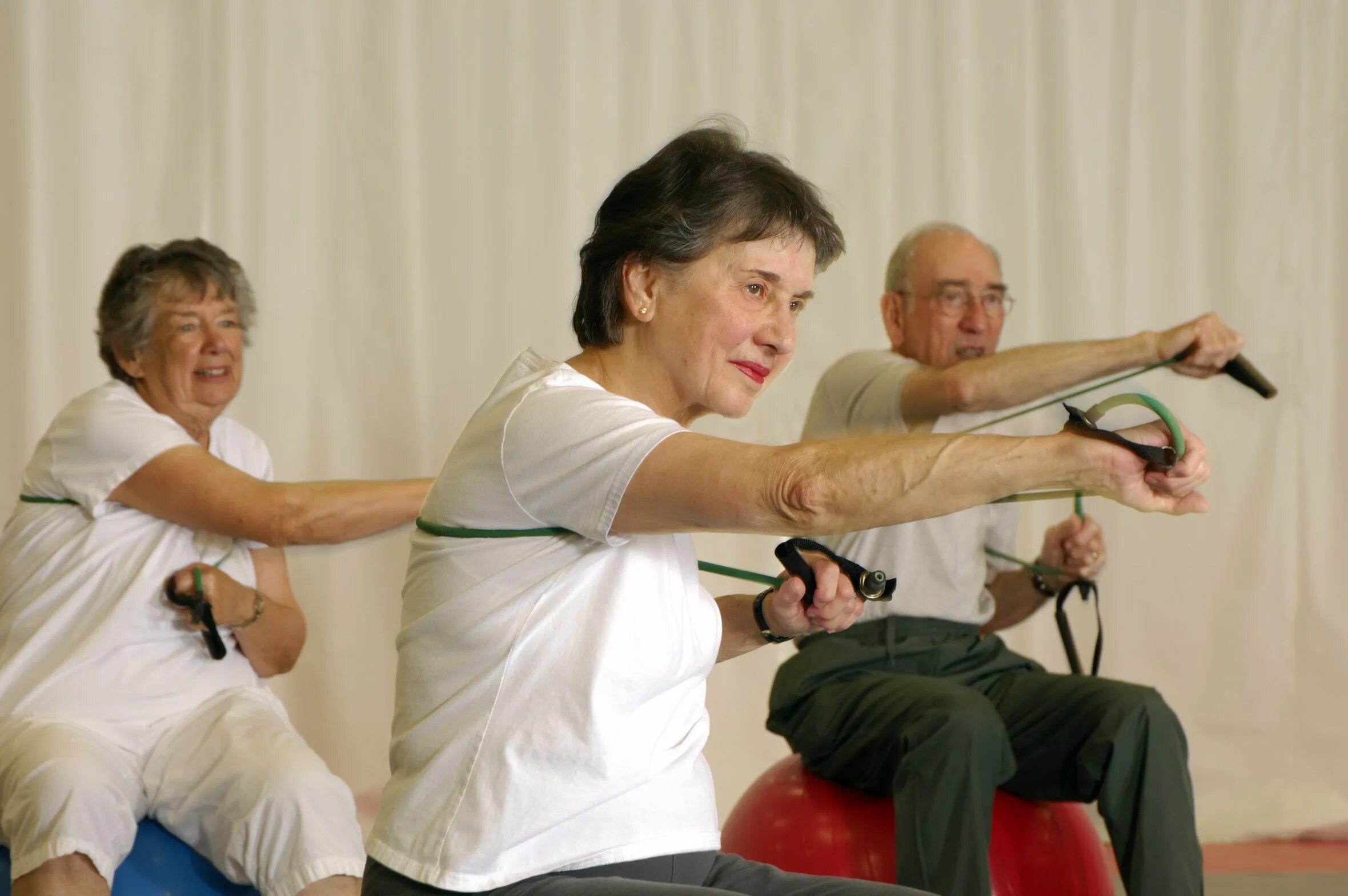Рассеянный склероз упражнения реабилитация. Реабилитация больных с рассеянным склерозом. Лечебная гимнастика для пожилых. Занятия с пожилыми для реабилитации.