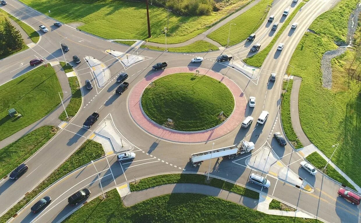 Кольцевые съезды. Roundabout кольцевой перекрёсток. Мещера круговое движение. Круговая развязка. Кольцевая развязка.