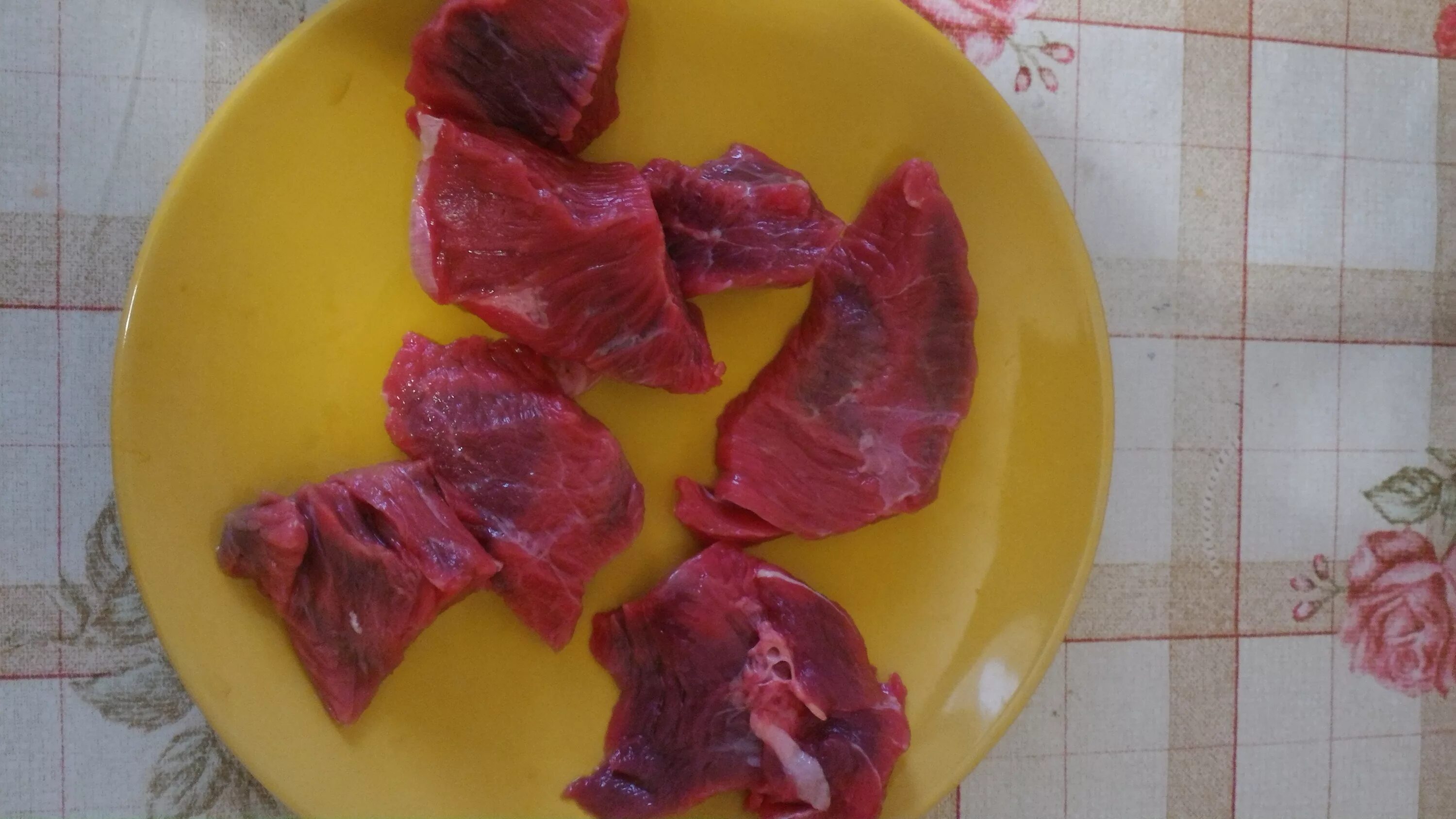 мясо говядины темного цвета