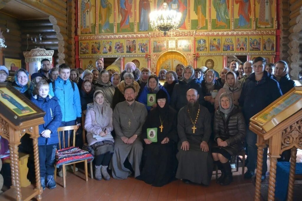 Площадка для певчих в православной церкви 6. Церковно-певческая школа «Соборная горка». Леушинское подворье Череповец. Певчие храма Дятьково. Храм Леушинской иконе.