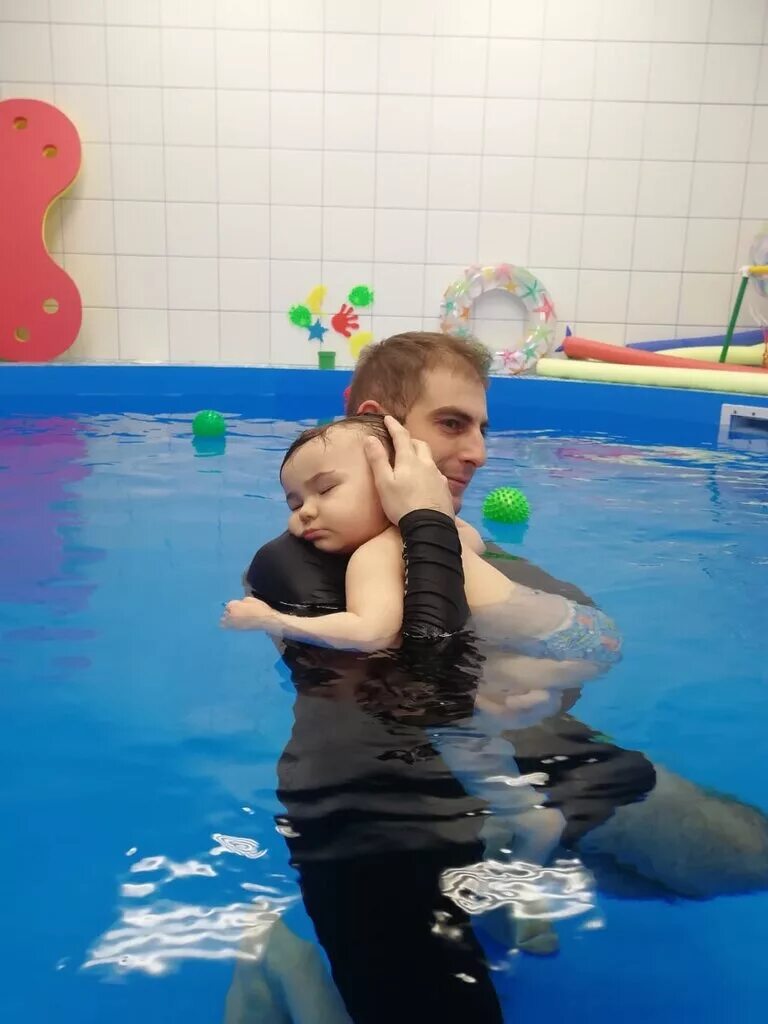 плавание для новорожденных. детский спортивно-оздоровительный центр «аквапузики». аквапузики астрахань бассейн. детский бассейн аквапузики. аквапузики.