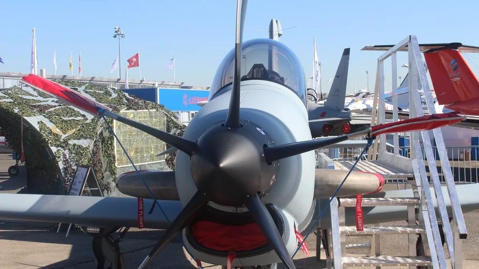 ле-бурже (международный авиасалон). F16 на салоне ле бурже 19. ле-бурже (международный авиасалон). ле бурже авиасалон boeing. стенд sputnik.