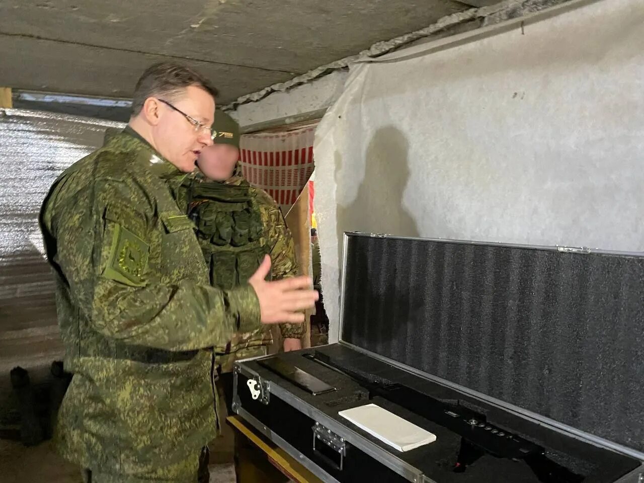 Военные врачи в зоне сво. Мобилизованные на передовой в зоне сво. Губернатор Азаров в сво. Телефонист в зоне сво. Ситуация в зоне сво сегодня последние новости