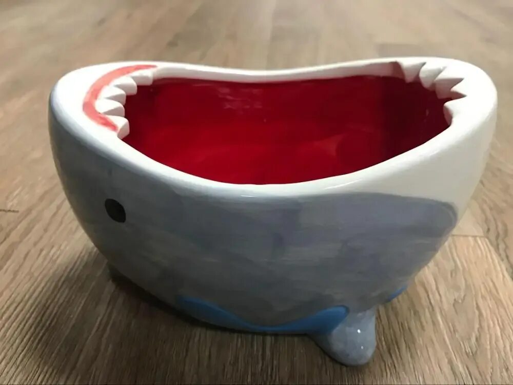 Конфетница с открытым ртом. Shark Attack Bowl чаша. Миска Shark Attack Bowl. THINKGEEK Ceramic Shark Attack Bowl. Тарелка Shark Attack Bowl.