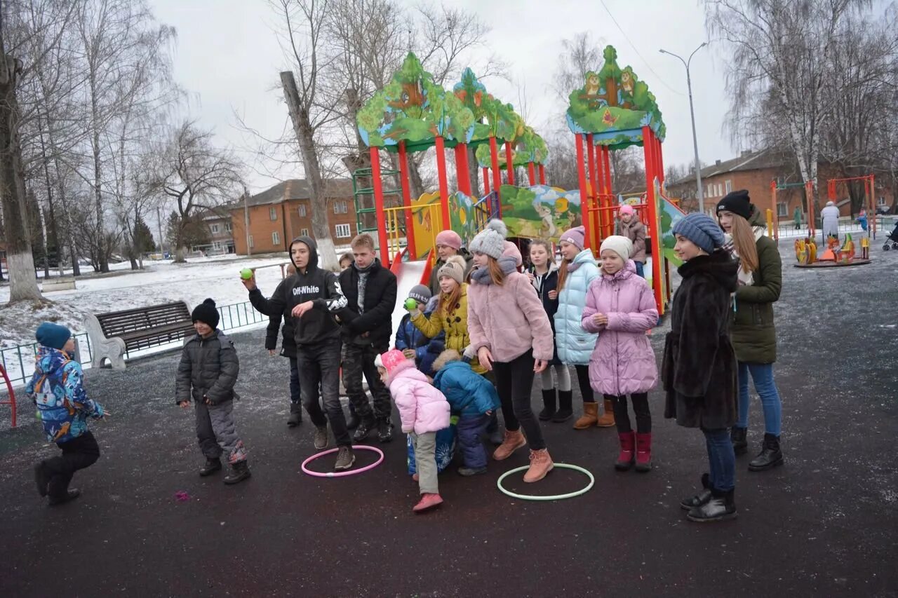 Детская площадка серебряные пруды. Площадки в серебряных прудах. Детские площадки в Снегирях. Детский дом серебряные пруды. Новости для детей игры