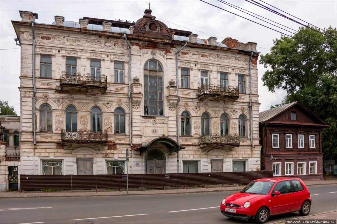 Костромские дома отзывы. Архитектура Костромы. Кострома исторические здания. Кострома исторический центр. Памятники Костромы архитектурные Костромы.