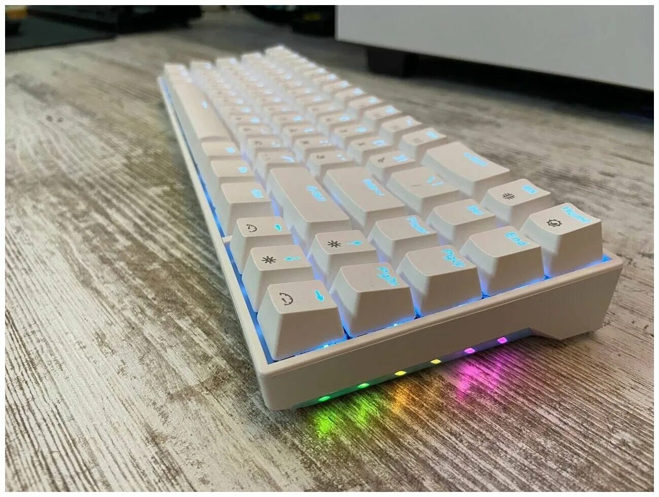 Клавиатура персонаж. Переключатели royal kludge. Роял кладж 100. Royal kludge m75. Кей боард клавиатура.