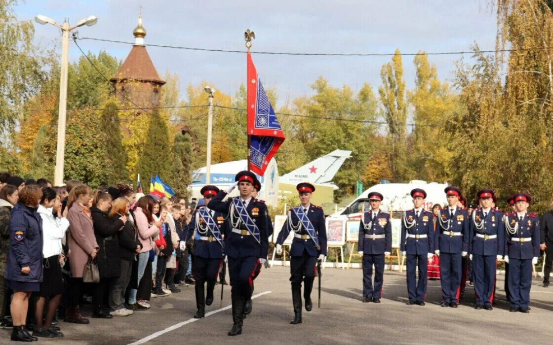 Кадетский корпус г Шахты. Шахтинский казачий кадетский корпус. Шахтинский кадетский корпус имени Бакланова. Казачий кадетский корпус г Шахты им Бакланова.