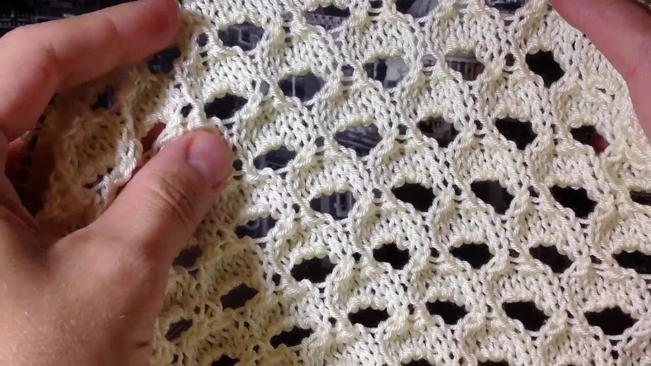Легкие ажурные узоры спицами. Вязание дырочек спицами. Вязка с дырочками спицами. Вязание дырочек спицами. Узоры для снуда спицами сетка.