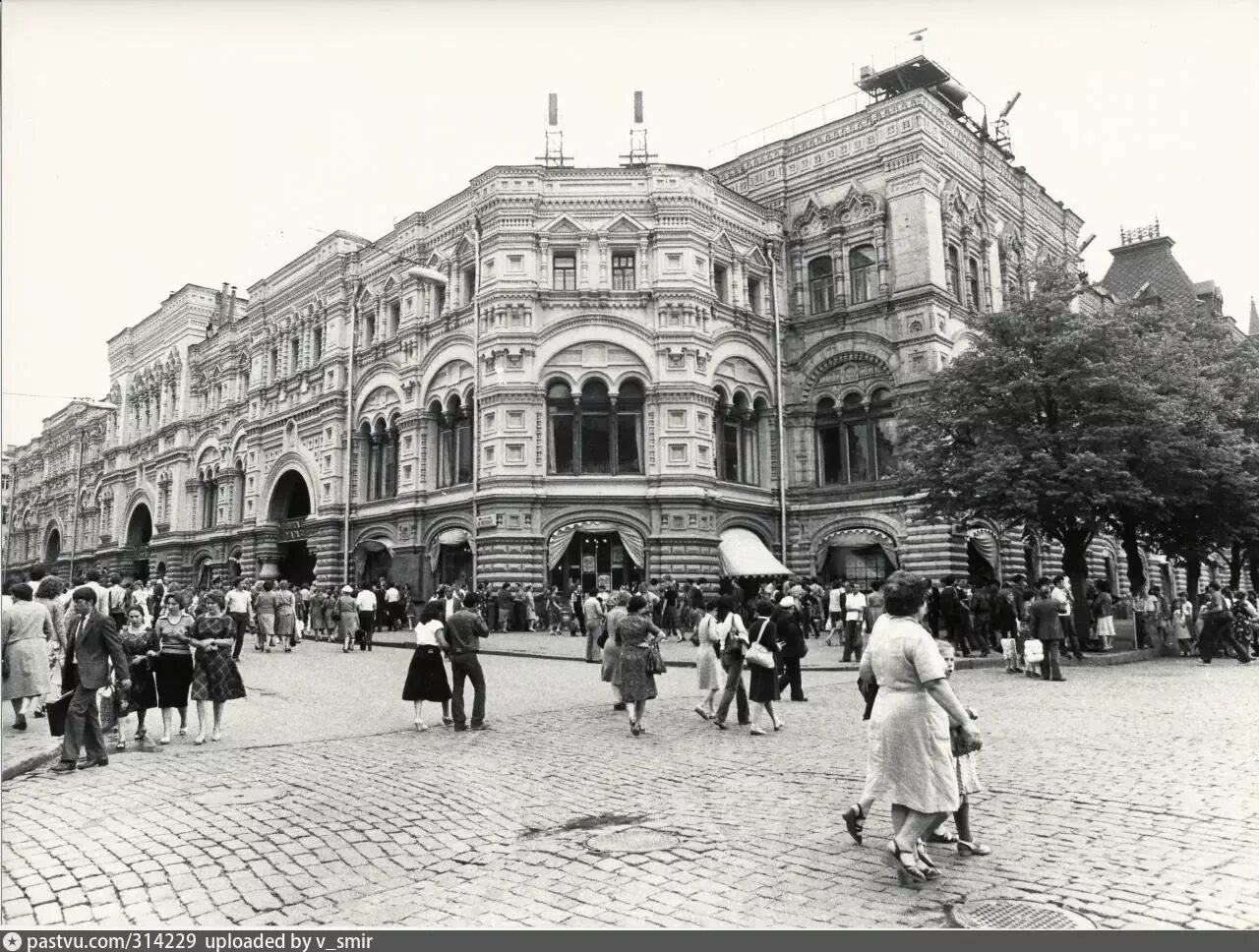 Верхние торговые ряды ГУМ 19 век. ГУМ Москва 1839. ГУМ В Москве 1900. ГУМ В 1945 году. Верхние торговые ряды в москве год