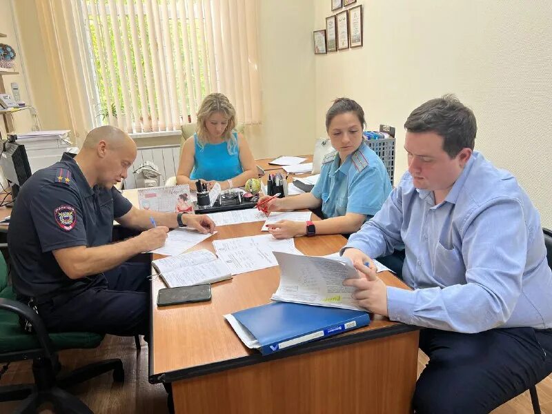 Проверка уик. Полномочия члена участковой избирательной комиссии. Участковая избирательная комиссия. Состав участковой избирательной комиссии. Состав участковой избирательной комиссии.