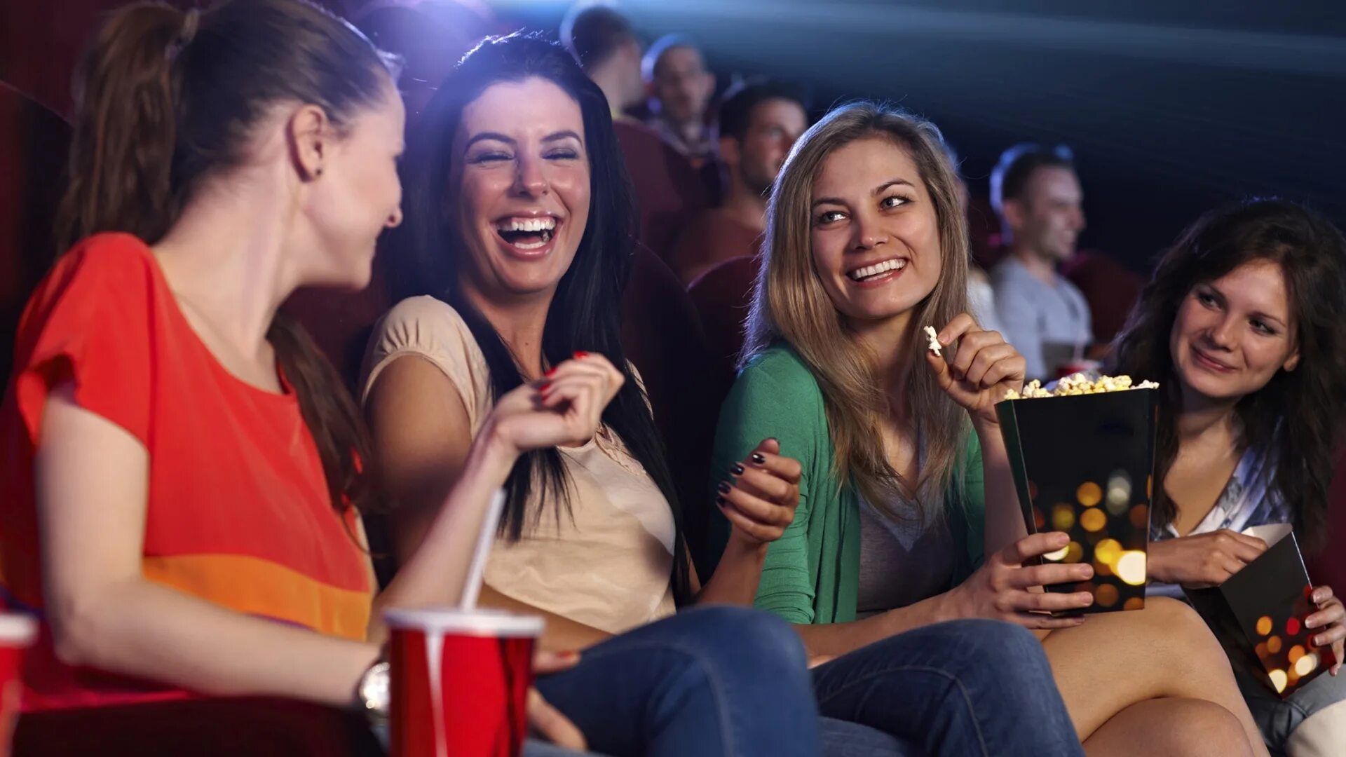 Who to go to cinema. Who to go to cinema. Дети в кинотеатре с попкорном. Кинотеатр с поп корнлм. Who to go to cinema.