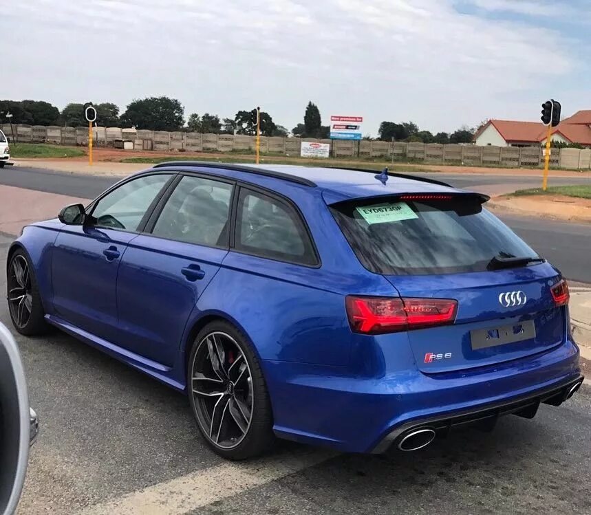 Цвет рс. Audi rs6 Blue. Audi rs6 голубая. Ауди rs6 синяя. Audi rs6 Sepang Blue 2021.