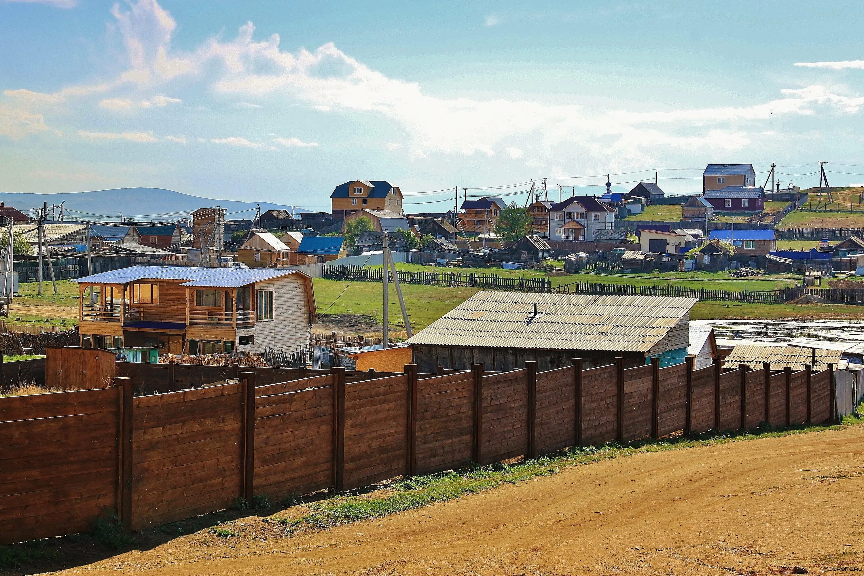 Хужир байкал. Хужир иркутская область. Посёлок хужир ольхон. Поселок хужир на острове ольхон. Посёлок хужир на байкале.