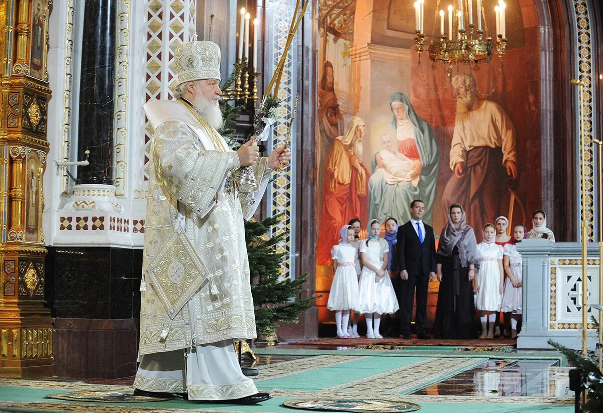 Храм николая чудотворца южно-сахалинск иконостас. Тайная вечеря храм христа спасителя. Иконостас храма христа спасителя. Икона николая чудотворца в храме христа спасителя в нижнем храме. Москва храм христа спасителя мощи николая чудотворца.