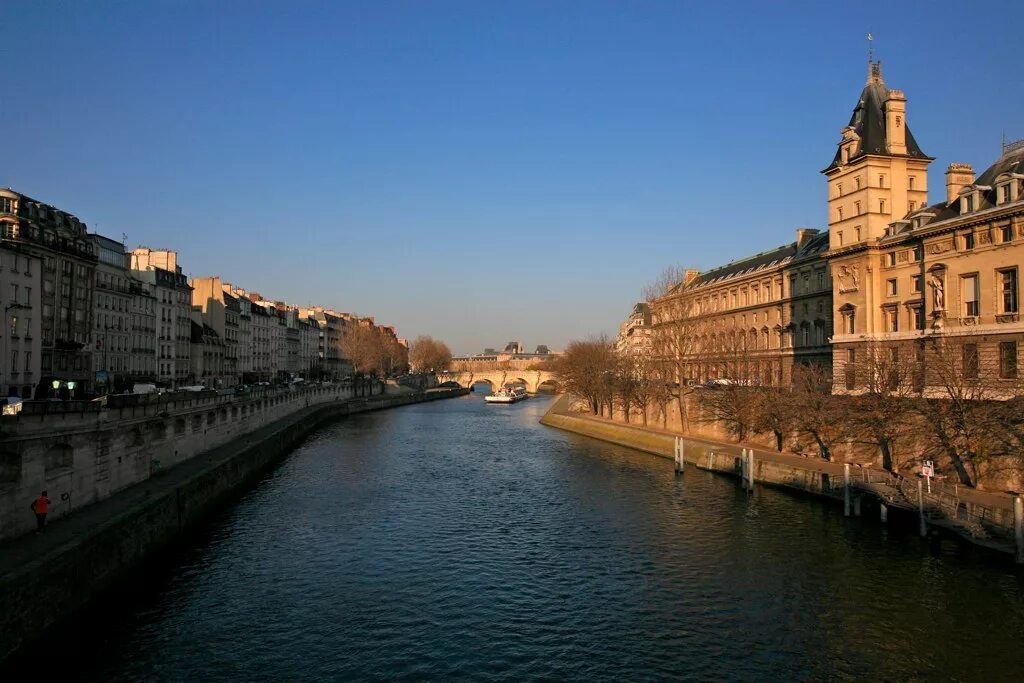 Назовите самую длинную реку франции. Seine река во Франции. Река сена во Франции. Река сена в Париже.