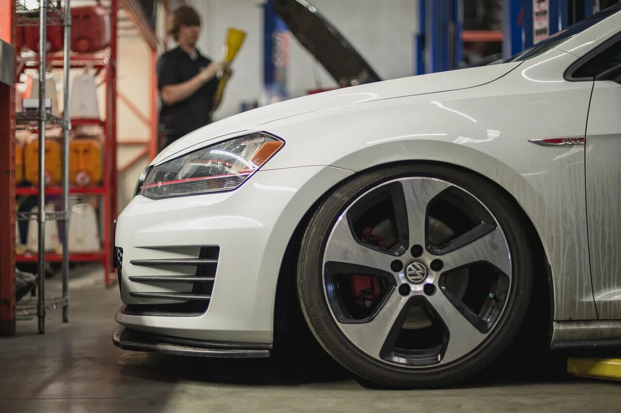 Rohana® - rfg10 trinity custom finish. Rohana rfg10 custom painted. Performance tuning. Performance tuning. Bmw m2.