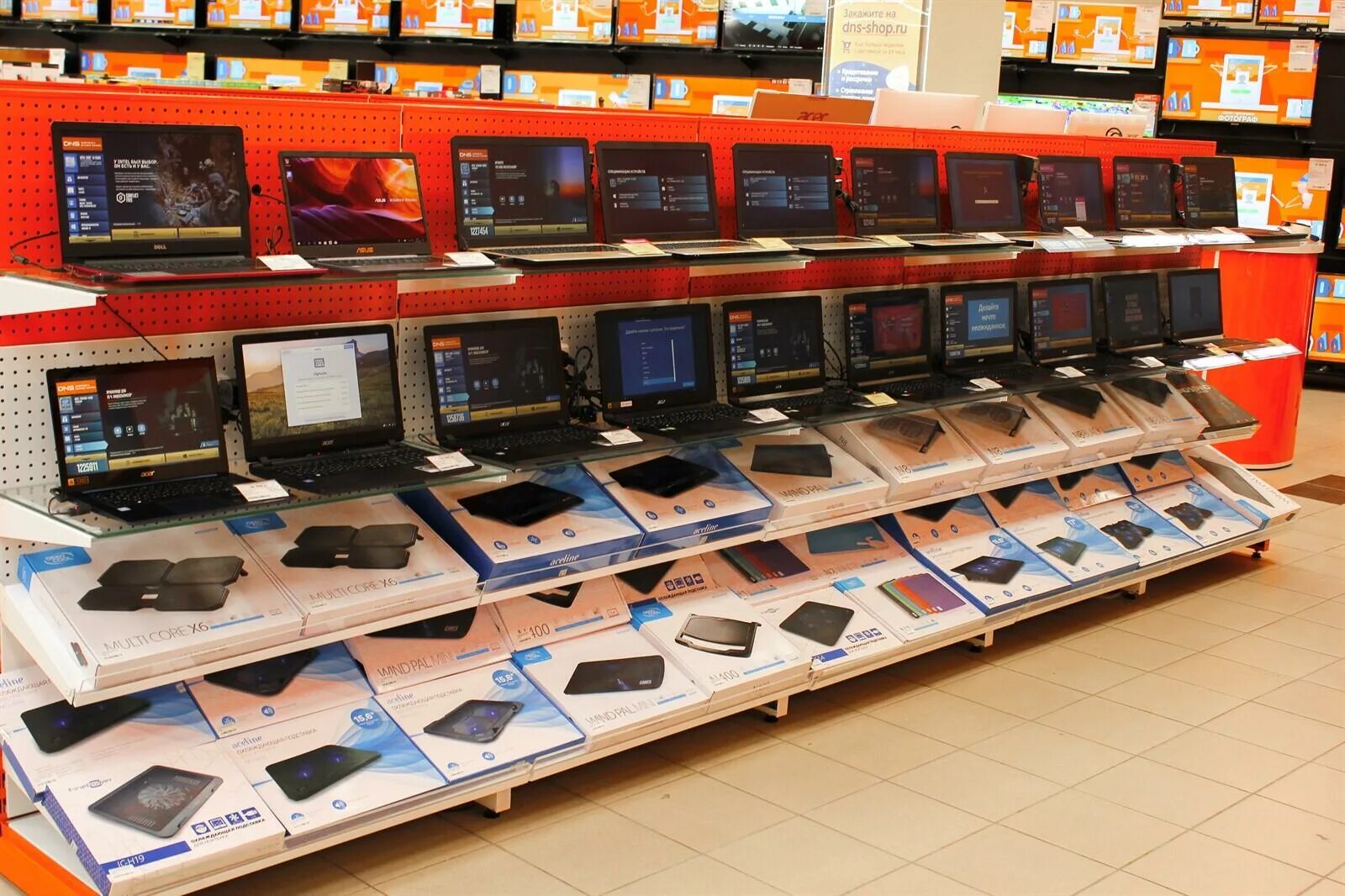 магазин компьютерной техники. магазин техники. магазин компьютеров. склад компьютерной техники. магазин компьютерной техники спб.