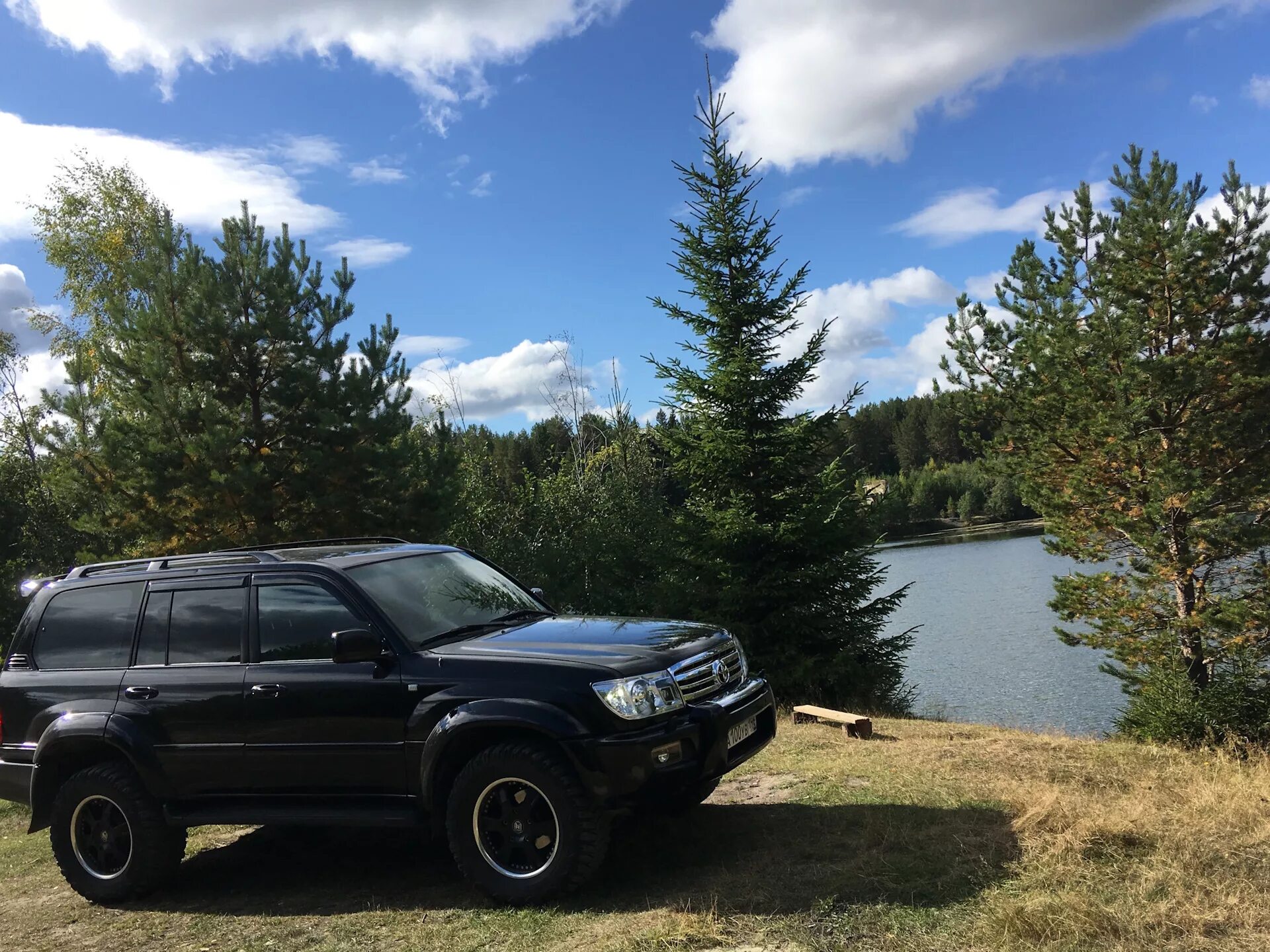 Купить машину в алтайске. Toyota Land Cruiser 100. Тойота ленд Крузер 100 покатушки. Land Cruiser 100 Black Edition. Land Cruiser 100 в горах.