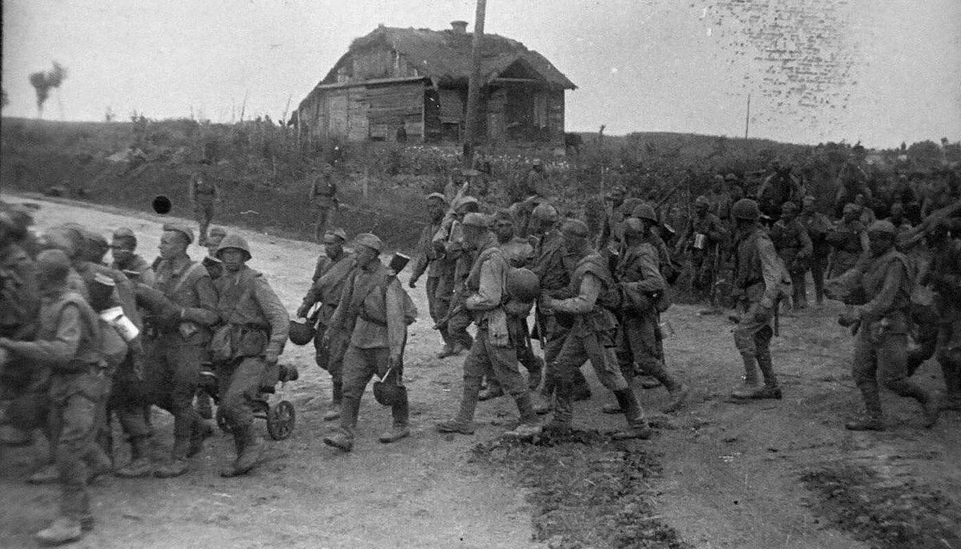 Отряд окружение. Отступление советских войск в 1941. Отступление красной армии 1942. Отступление красной армии 1941. Бойцы РККА летом 1941.