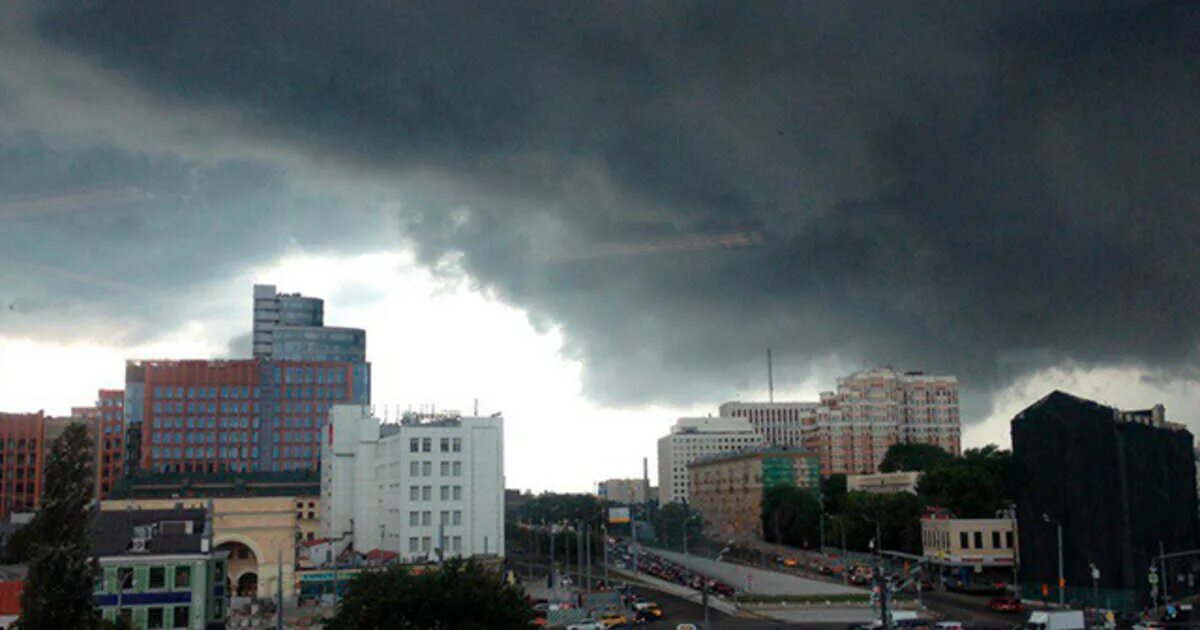 Ураган в Москве 1997. Москву надвигается шторм. Смерч в Москве сегодня. Торнадо в Москве сегодня.