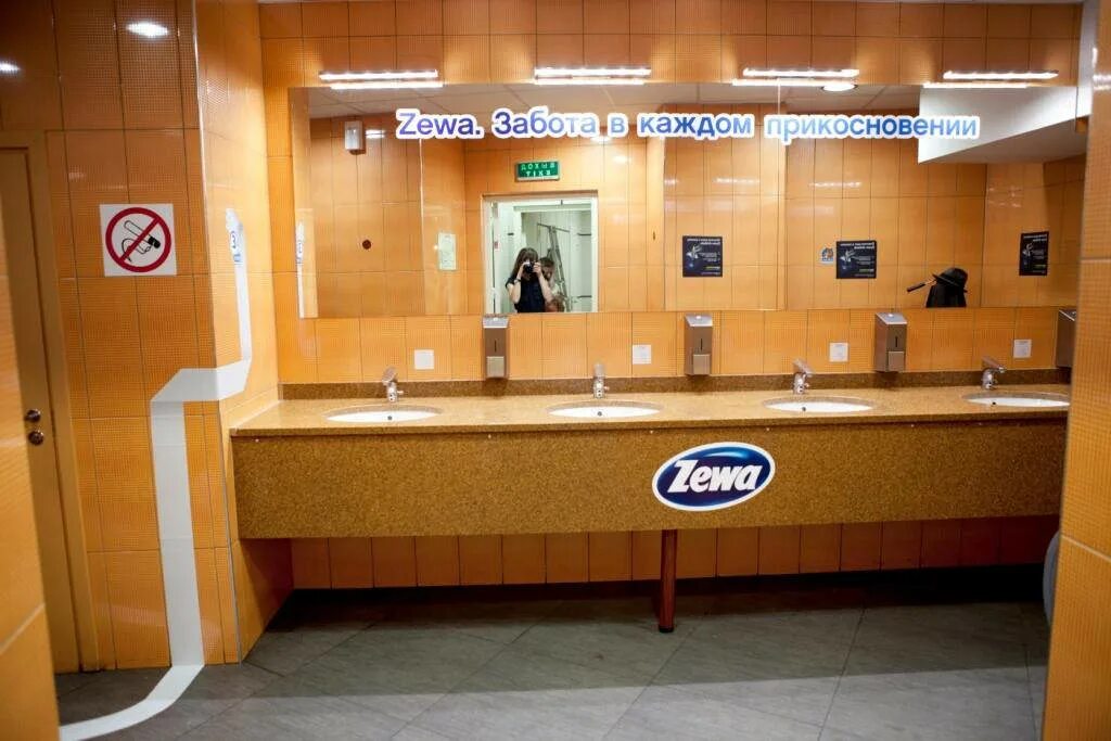 туалет в гуме москва. охотный ряд очки от солнца. туалет в тц охотный ряд. охотный ряд метро чайхана. охотный ряд игровая для детей.