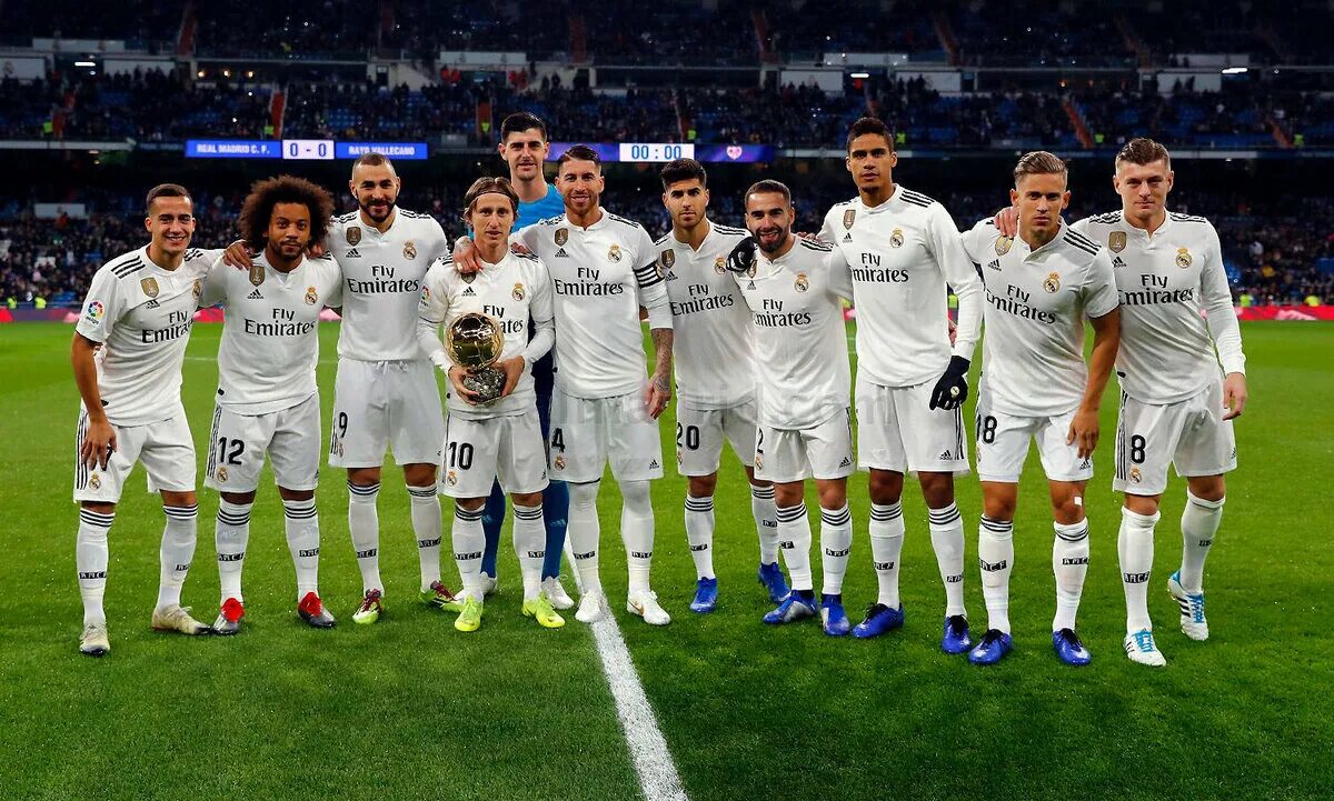 Реал Мадрид 2021 команда. Мадрид футбольная команда. Игроки Реала Мадрида 2022. Футболисты Реала Мадрида 2018.