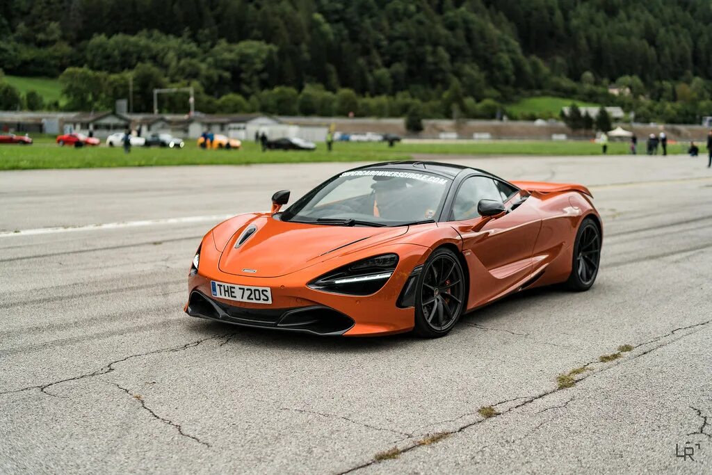 Макларен 720s цена. Макларен 720s. Макларен 720s оранжевый. MCLAREN 720s оранжевый. Макларен 720s мотор.